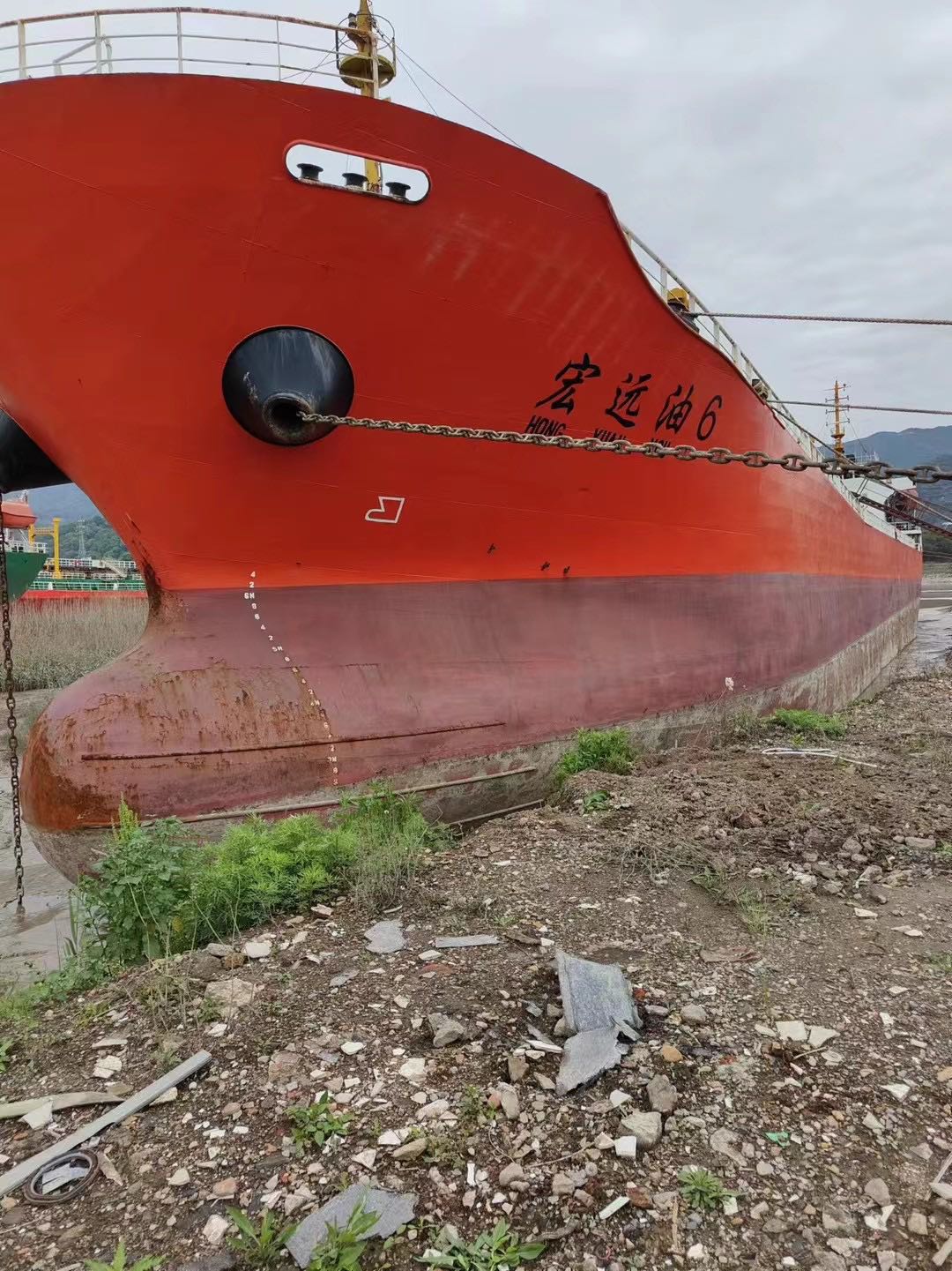 出售：7000吨双底双壳油船 （闪点<60’C） 带加温设备/适合外贸出口 完工日期：2000年-2.jpg