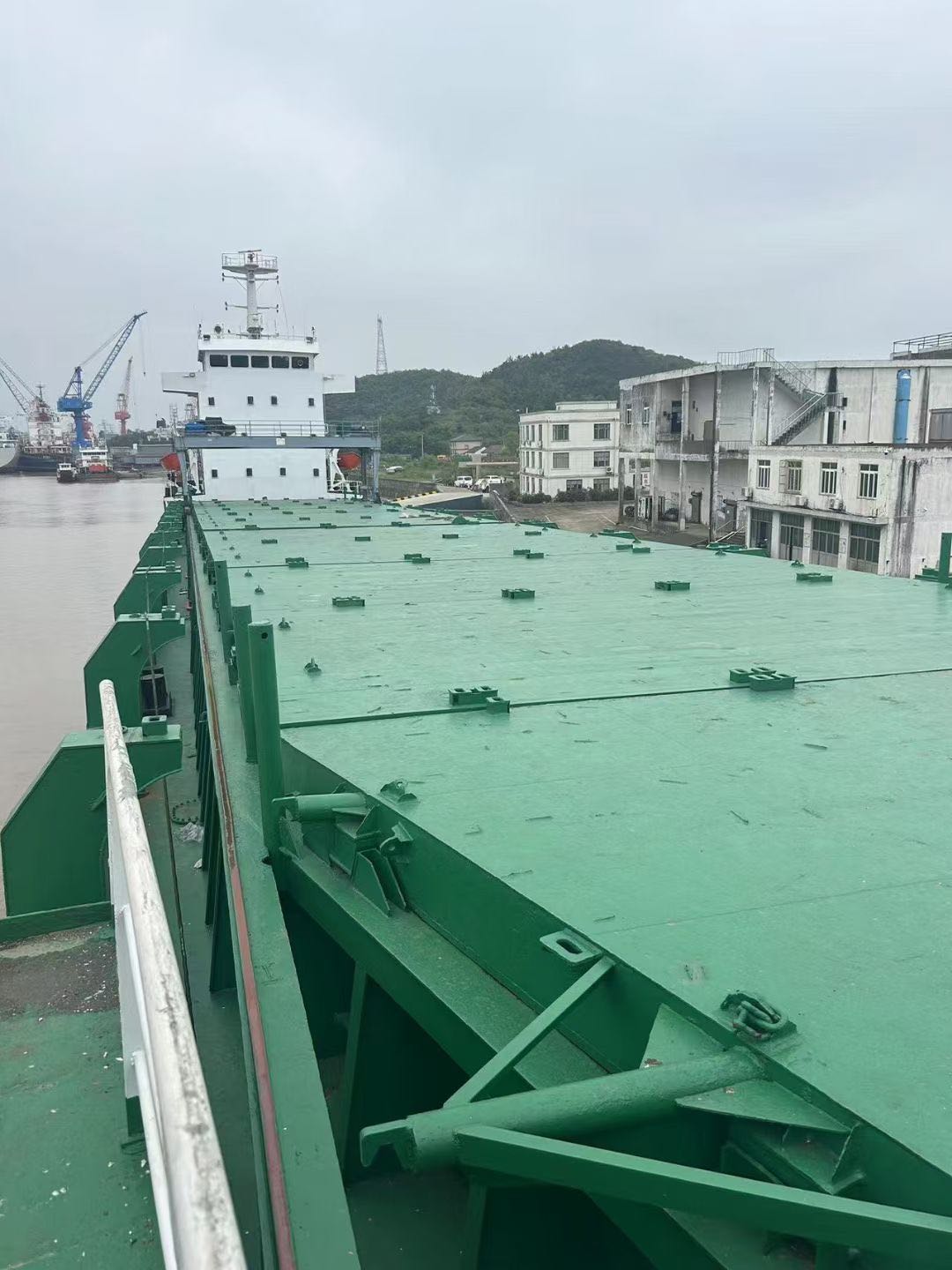 出售：4500吨多用途船 2007年中国浙江建造    装载标箱：232TEU 航   区:近海      船-2.jpg